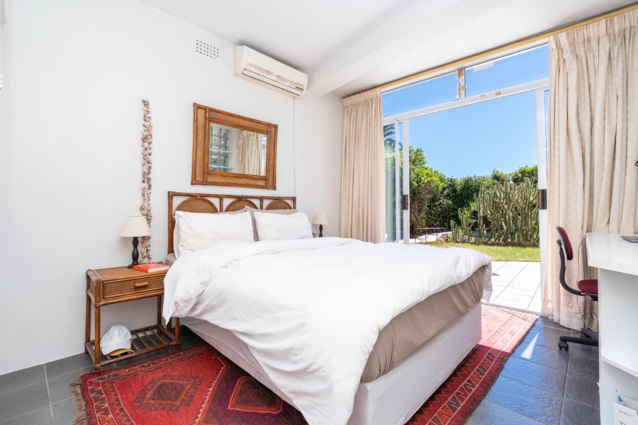 6 Bedroom Property for Sale in Vredehoek Western Cape